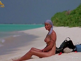 Горячая селеба Bo Derek из фильма Призраки этого не делают неотразимо привлекательна со своими дыньками